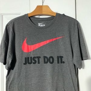 nike t-shirt